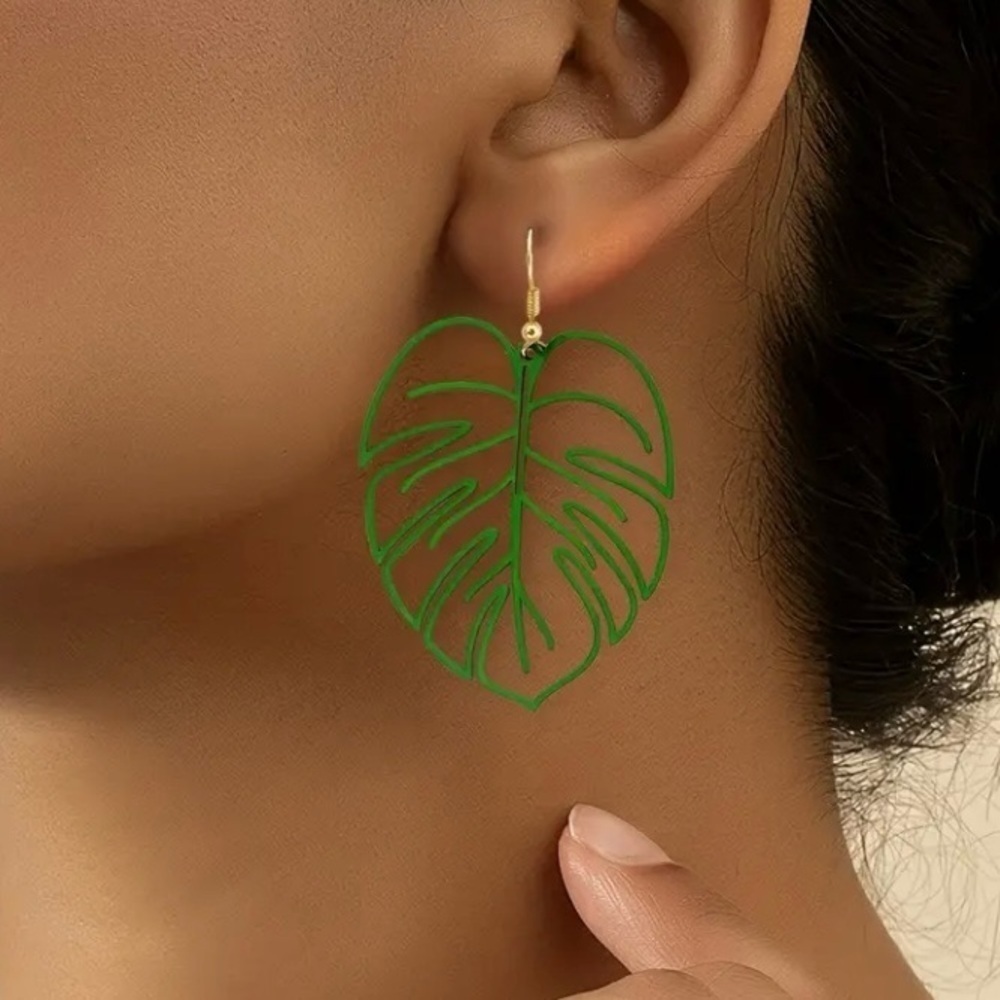 ✨Anthropologie Santana Green Leaf Earrings - Picture 3 of 6